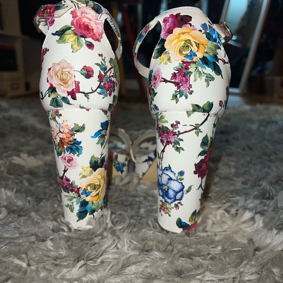 NEW!!! Flora 10M Platform Strappy Heels - Picture 3 of 7